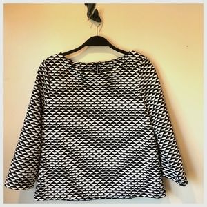 Chico’s Travelers Top Black/White Print Back Zip